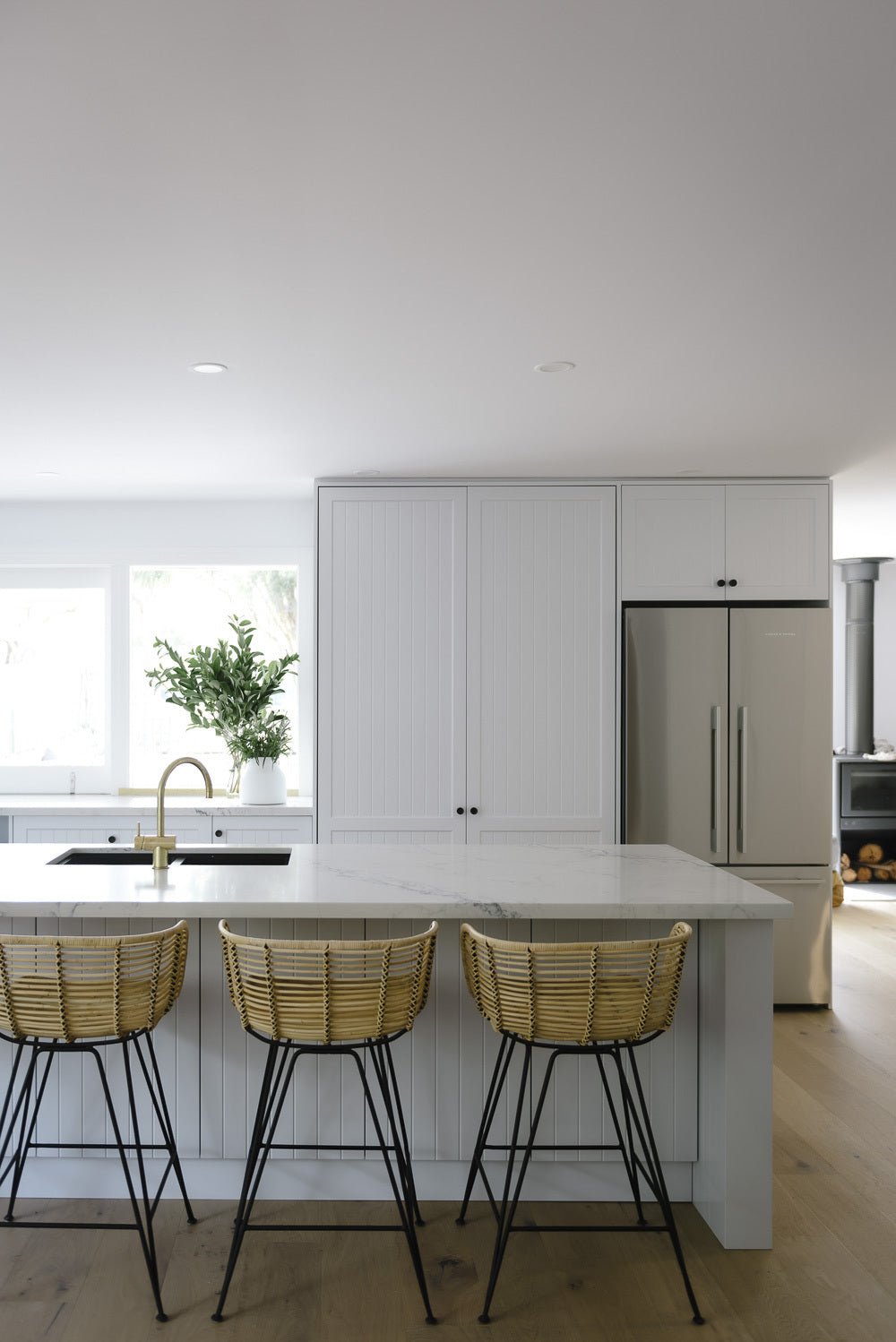 ANNA BARCHAIR / RATTAN + BLACK FRAME - Green Design Gallery