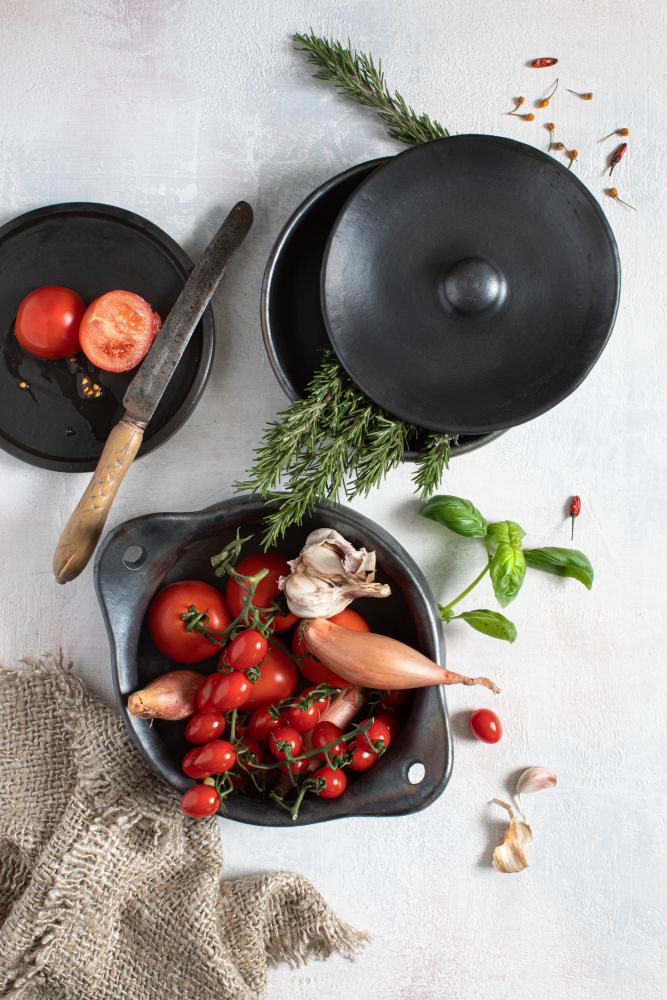 BURNED TERRACOTTA POT WITH LID + HANDLES | BLACK - Green Design Gallery