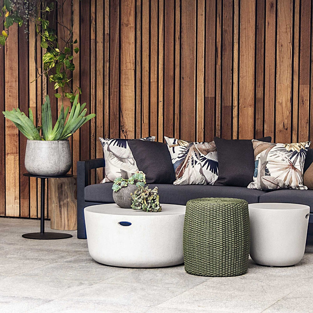 CURVE FIBERGLASS SIDE TABLE | WHITE | IN-OUTDOOR - Green Design Gallery