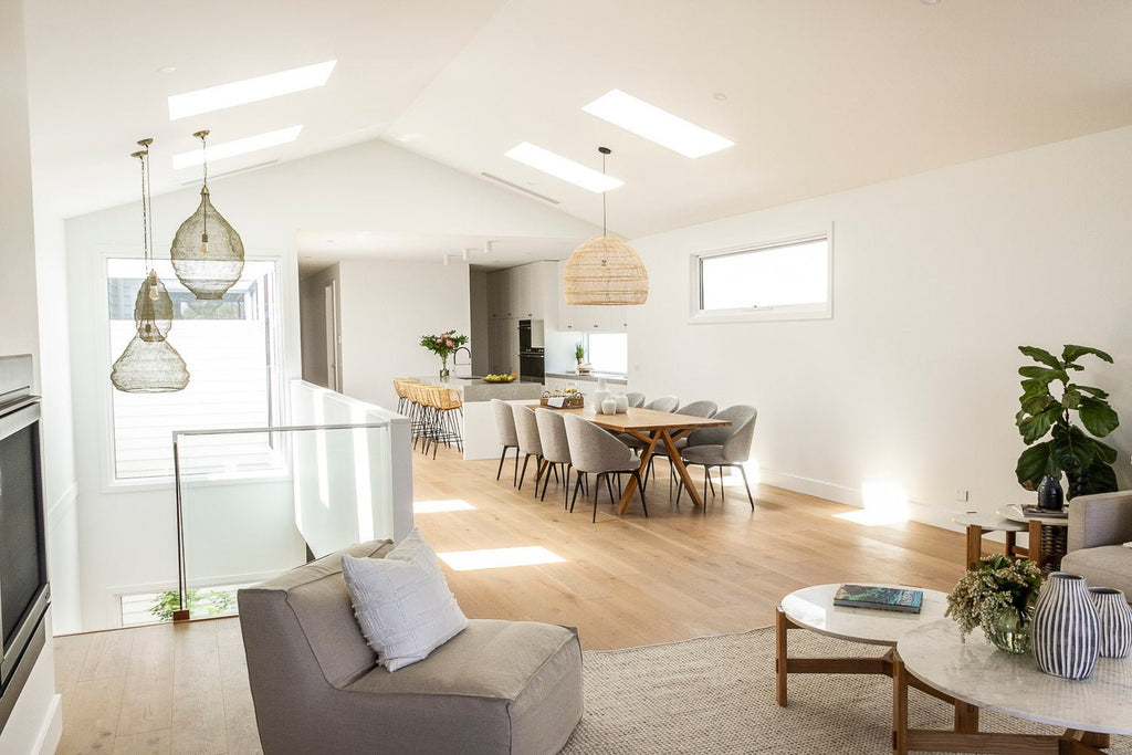 ELLIOTT LOUNGE CHAIR - Green Design Gallery