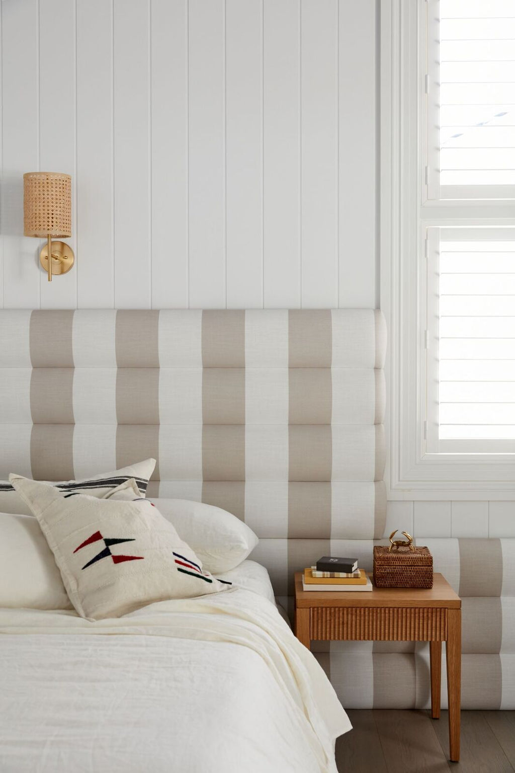 ICELAND (BED)SIDE TABLE | NATURAL - Green Design Gallery