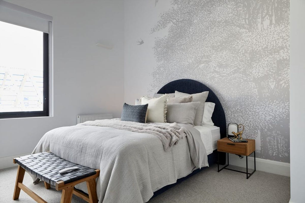 NOAH (BED)SIDE TABLE | NATURAL RECLAIMED TEAK + BLACK - Green Design Gallery