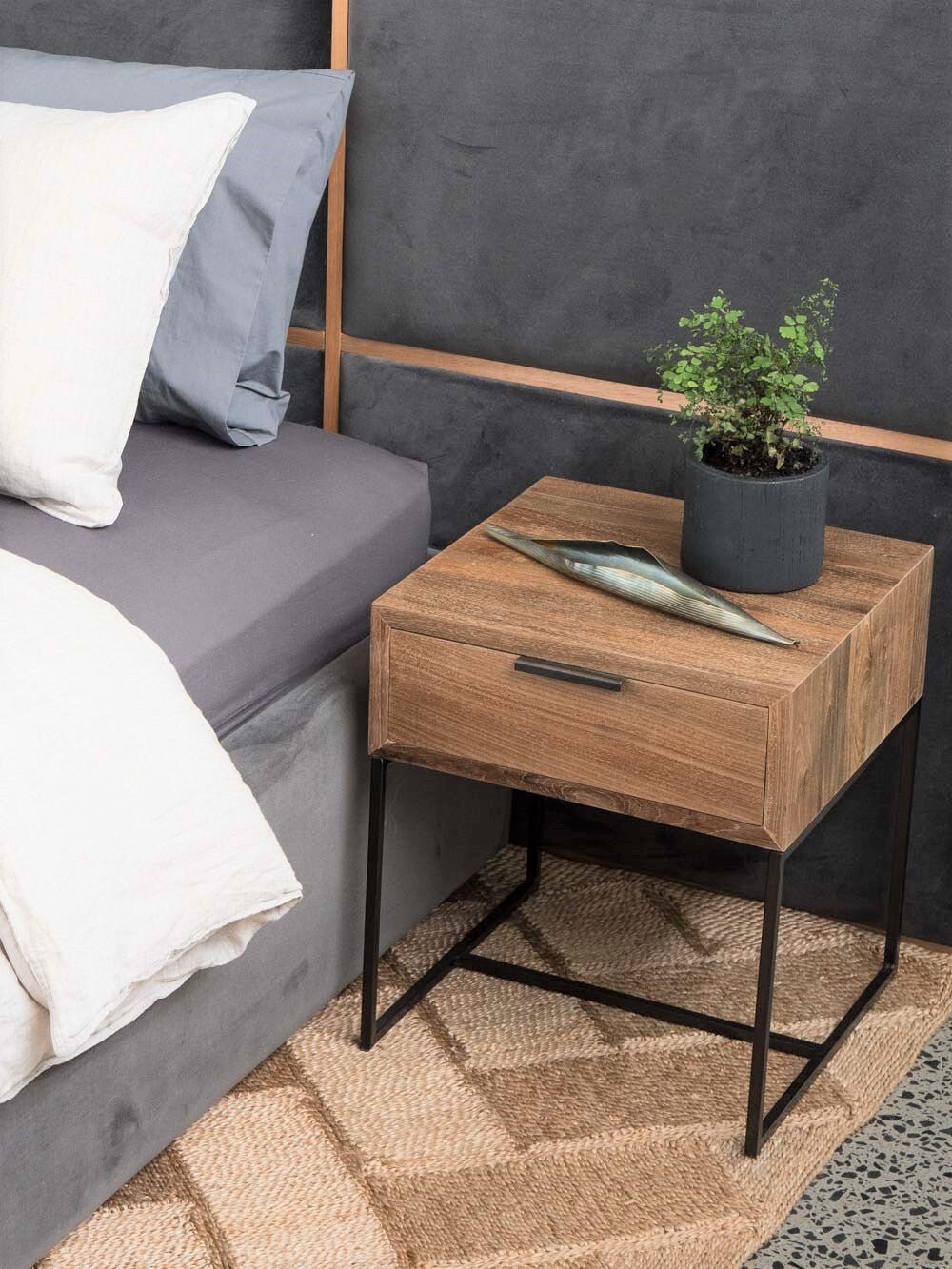 NOAH (BED)SIDE TABLE | NATURAL RECLAIMED TEAK + BLACK - Green Design Gallery