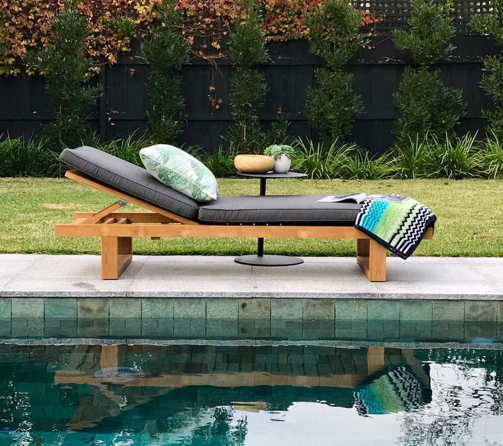 NORFOLK SUN LOUNGE CHAIR | IN-OUTDOORS +CUSHION - Green Design Gallery