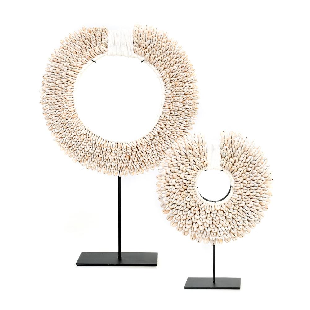 PAPUA SHELL DISC ON STAND / WHITE - Green Design Gallery