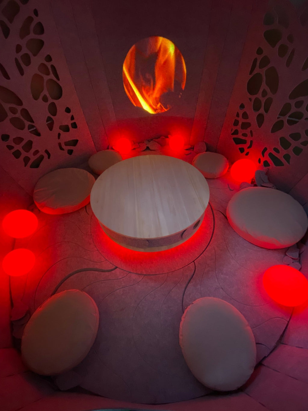 POPPI SEATING POD | 6-PERSON POD HANDMADE BY AWARD-WINNING DESIGNER FROM RECYCLED PET - Green Design Gallery