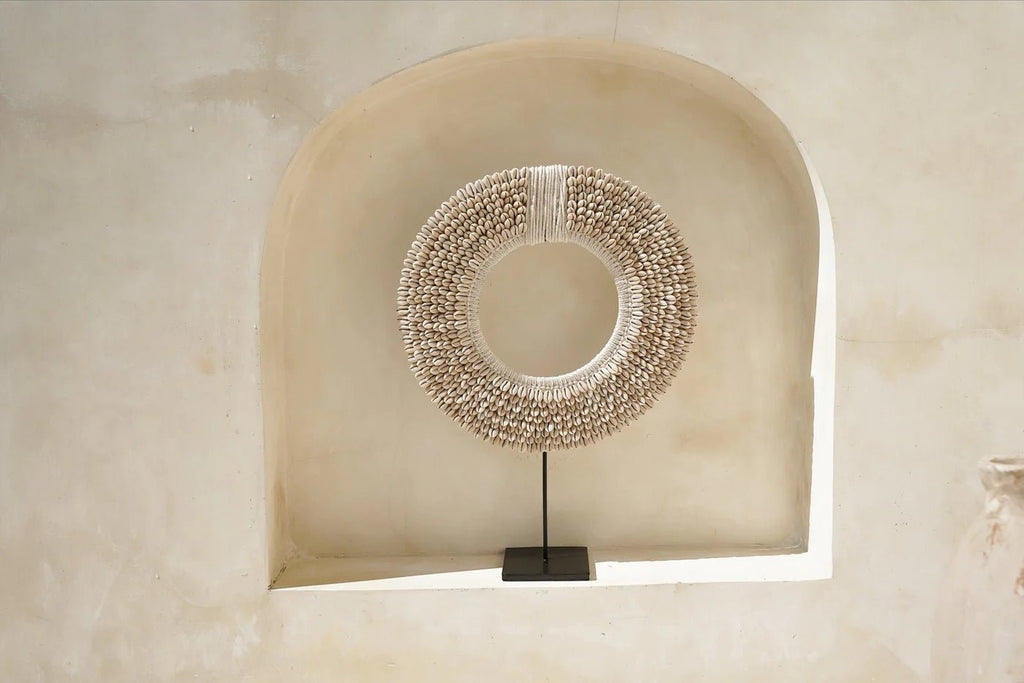 SHELL NECKLACE ON STAND | NATURAL | XL - Green Design Gallery