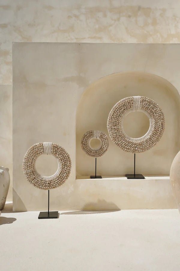 SHELL NECKLACE ON STAND | NATURAL | XL - Green Design Gallery