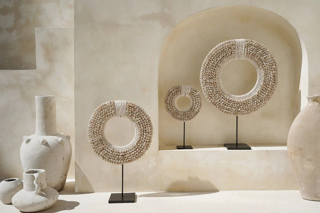 SHELL NECKLACE ON STAND | NATURAL | XL - Green Design Gallery