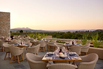 SKAL ARM CHAIR / ICE WHITE (INDOOR-OUTDOOR) - Green Design Gallery