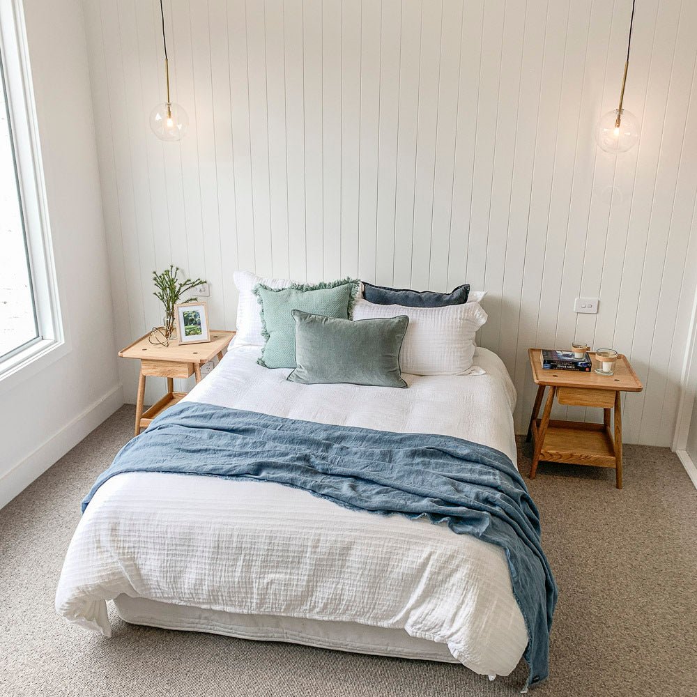 TRAY (BED)SIDE TABLE / NATURAL OAK - Green Design Gallery