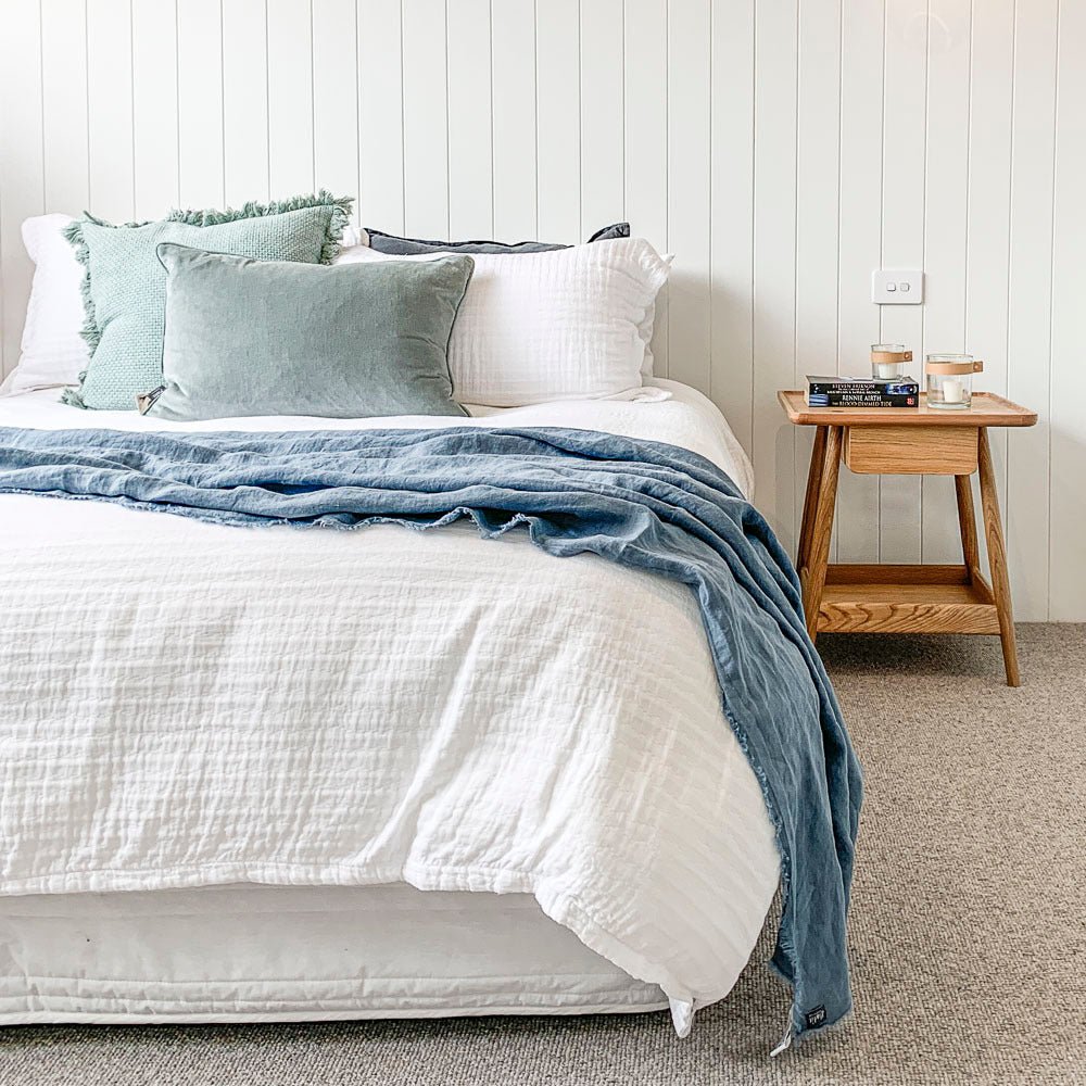 TRAY (BED)SIDE TABLE / NATURAL OAK - Green Design Gallery