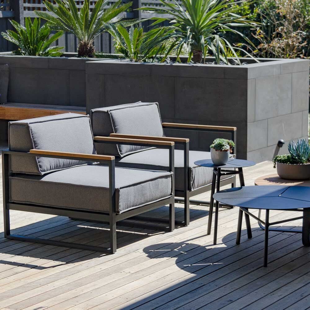 VELA LOUNGE CHAIR / BLACK (INDOOR-OUTDOOR) - Green Design Gallery