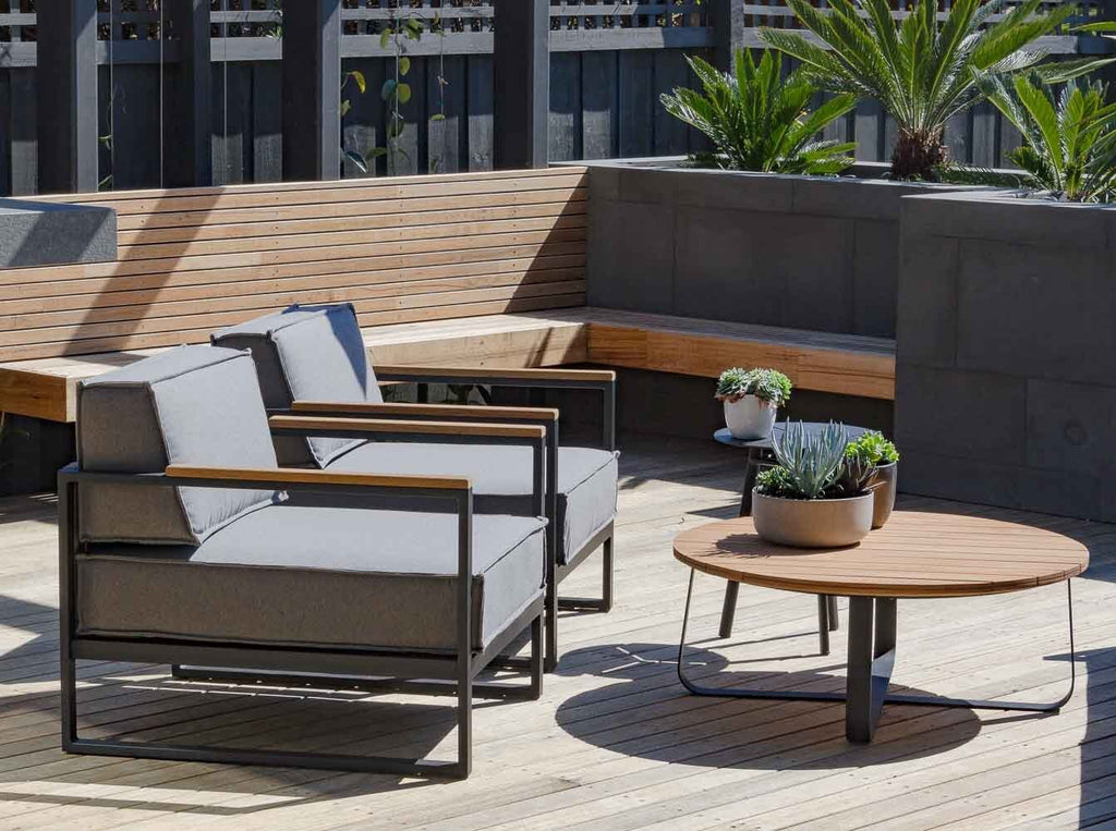 VELA LOUNGE CHAIR / BLACK (INDOOR-OUTDOOR) - Green Design Gallery