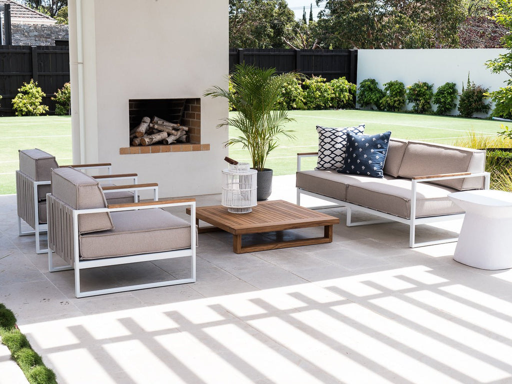 VELA LOUNGE CHAIR / WHITE (INDOOR-OUTDOOR) - Green Design Gallery