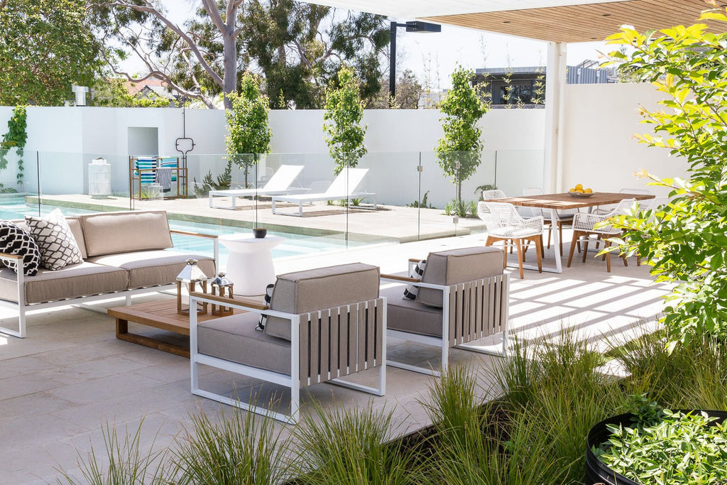 VELA LOUNGE CHAIR / WHITE (INDOOR-OUTDOOR) - Green Design Gallery