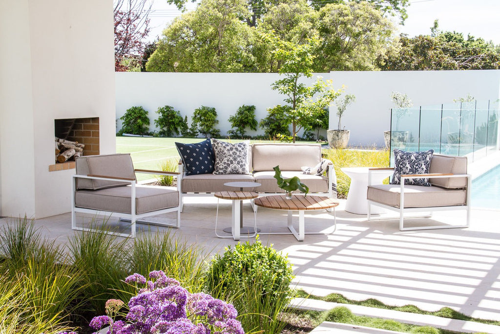 VELA LOUNGE CHAIR / WHITE (INDOOR-OUTDOOR) - Green Design Gallery