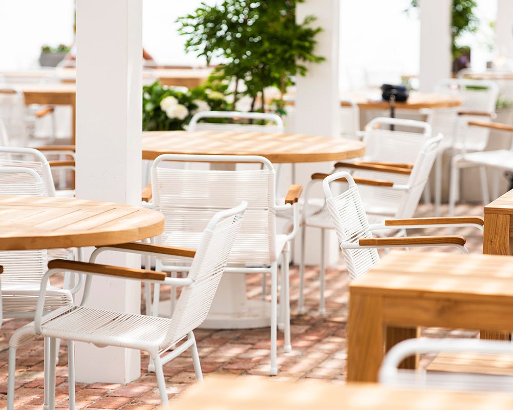 VESPA ARMCHAIR WITH TEAK | WHITE | IN-OUTDOOR - Green Design Gallery